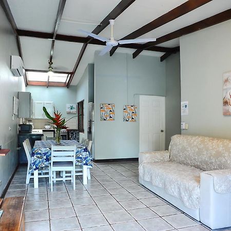 Private Fully Furnished Home At Wide Mouth Frog Hostel Quepos Bagian luar foto