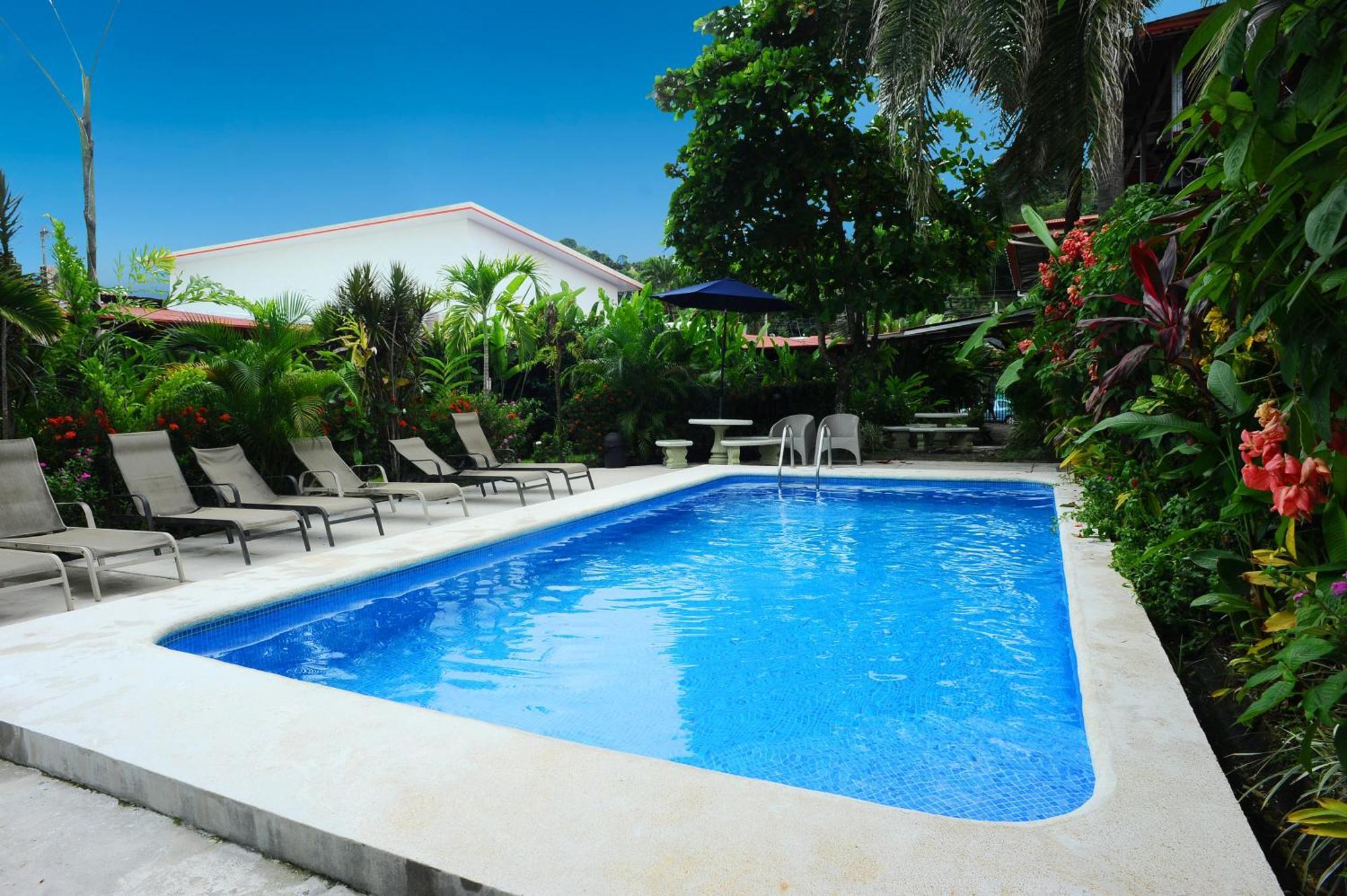 Private Fully Furnished Home At Wide Mouth Frog Hostel Quepos Bagian luar foto