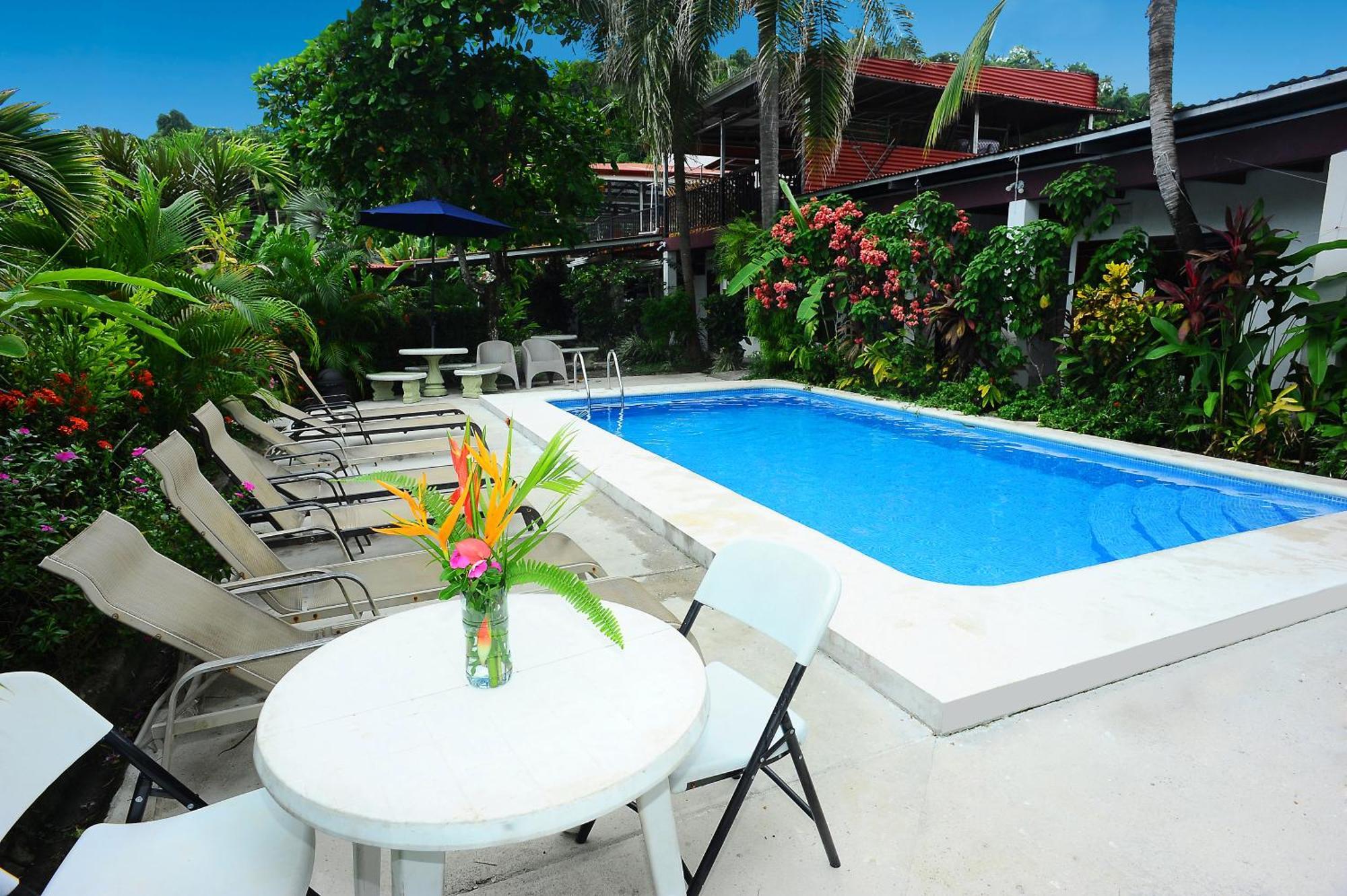 Private Fully Furnished Home At Wide Mouth Frog Hostel Quepos Bagian luar foto