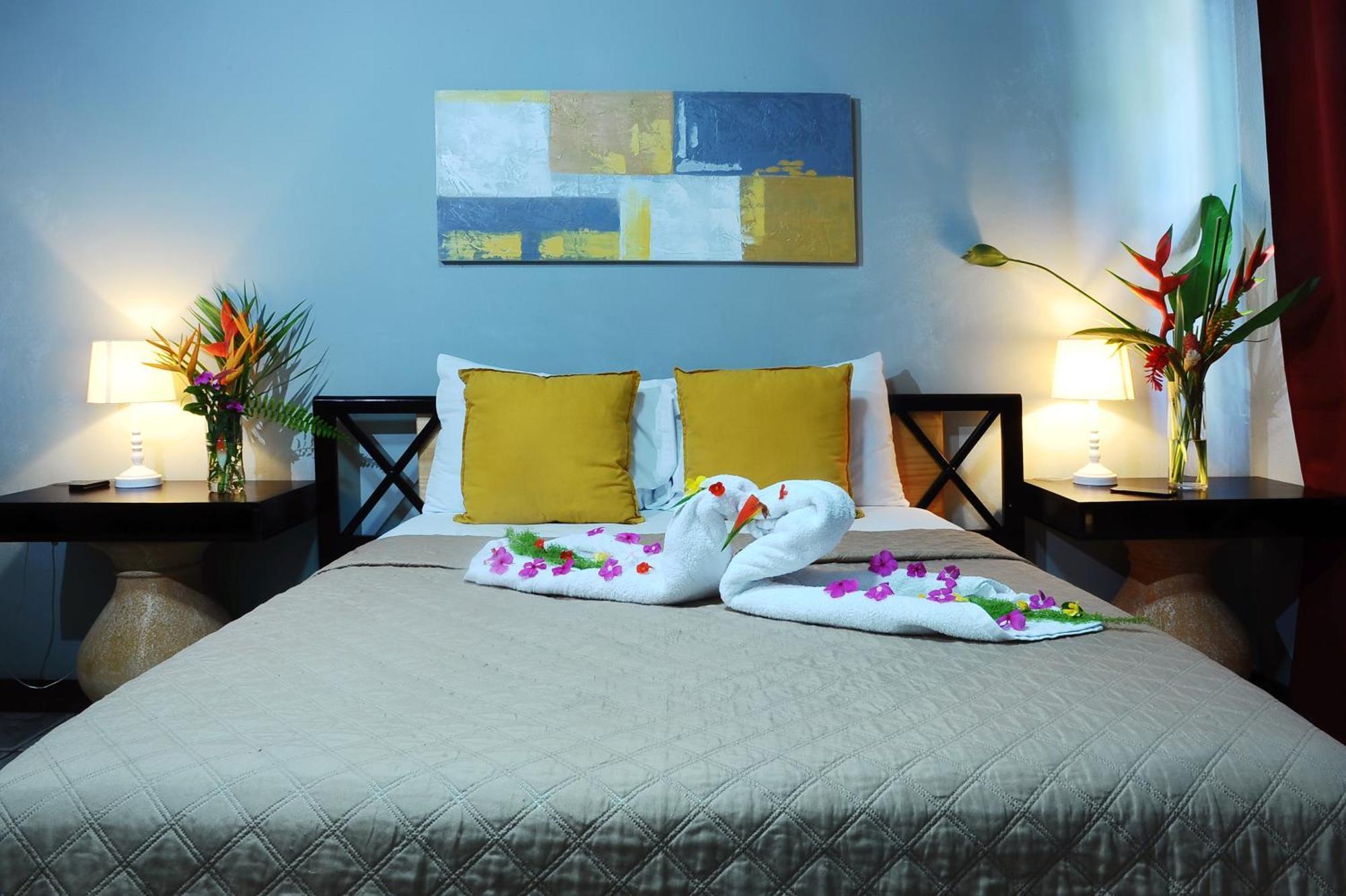Private Fully Furnished Home At Wide Mouth Frog Hostel Quepos Bagian luar foto