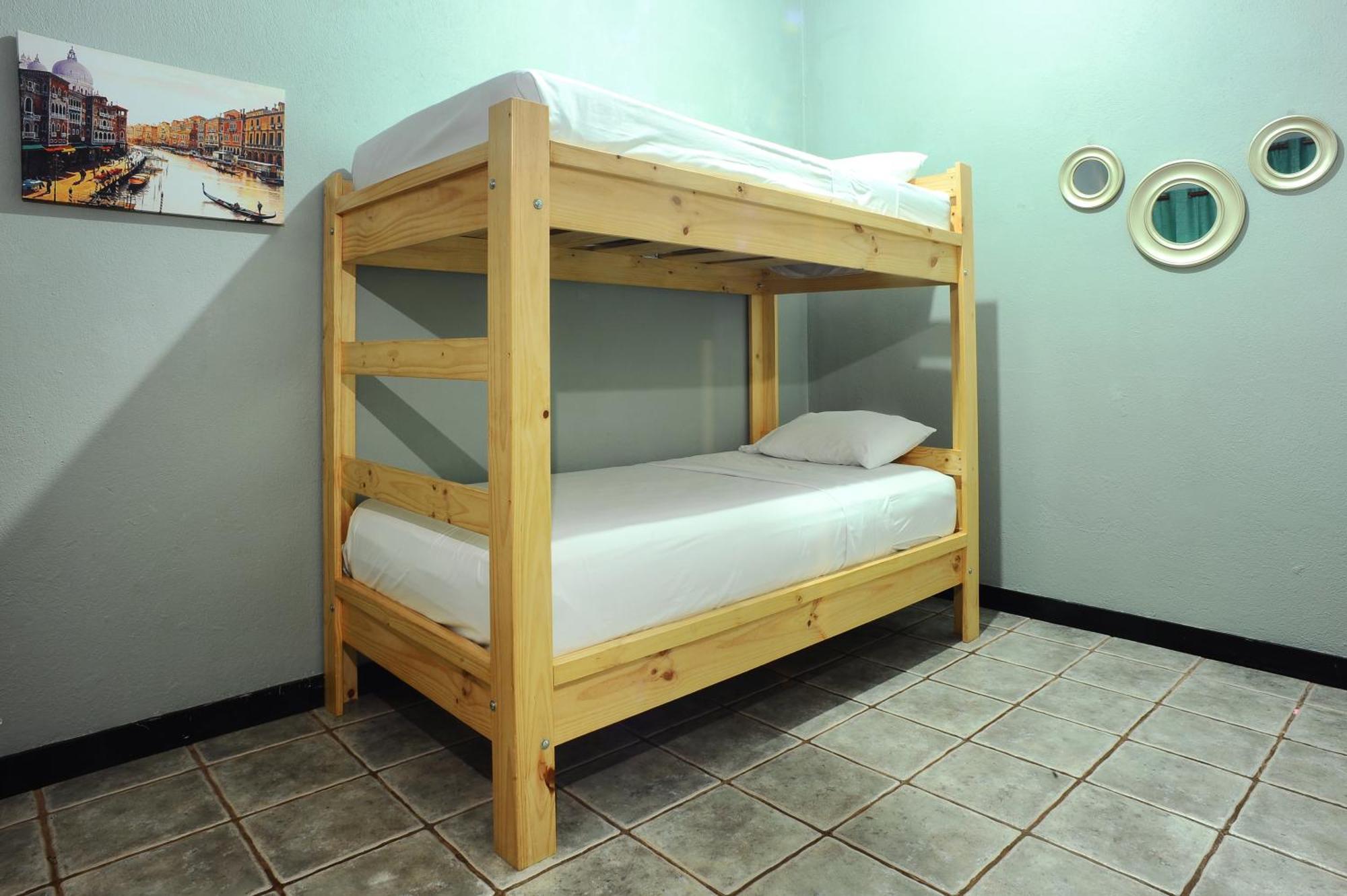 Private Fully Furnished Home At Wide Mouth Frog Hostel Quepos Bagian luar foto