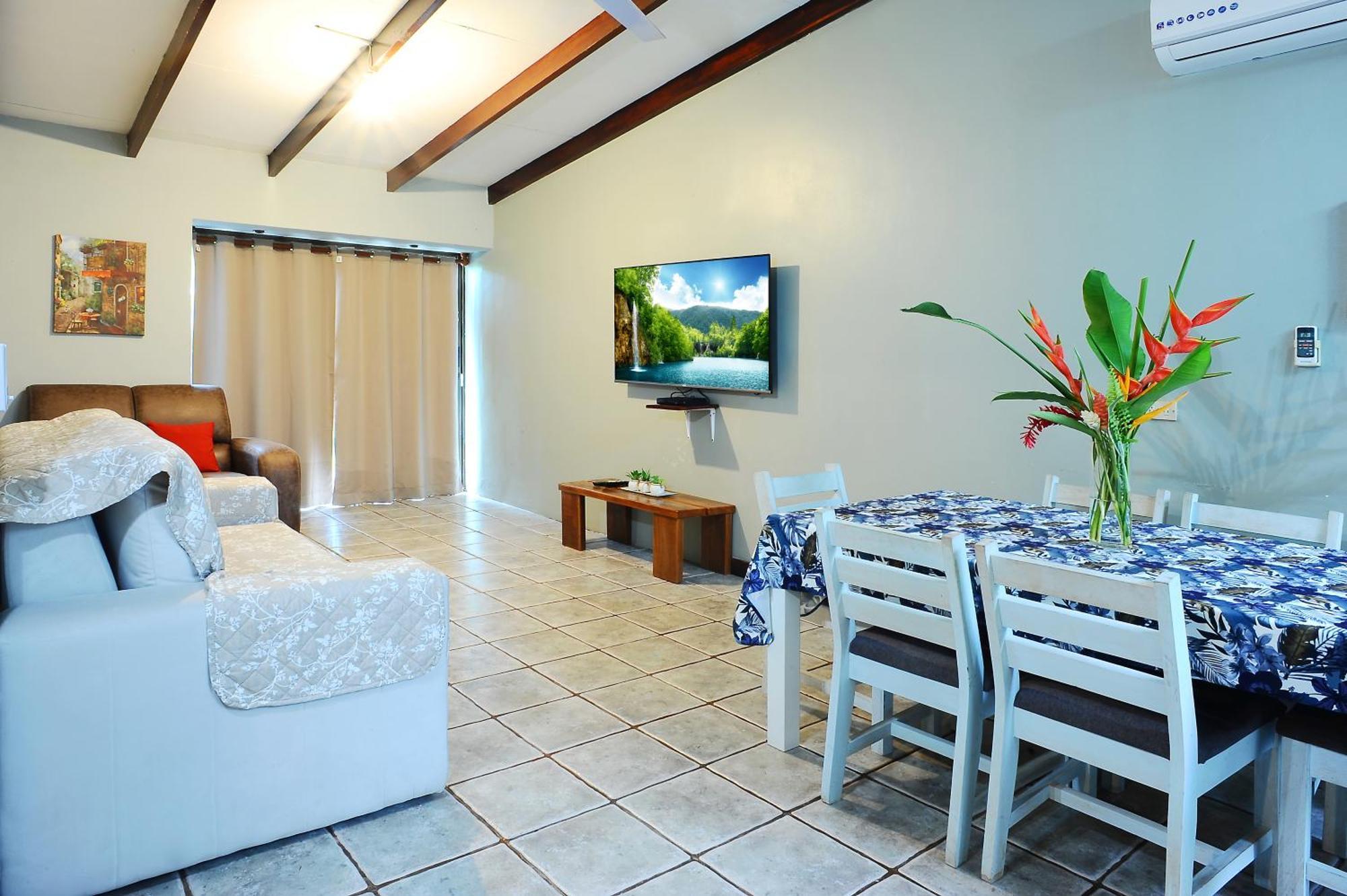 Private Fully Furnished Home At Wide Mouth Frog Hostel Quepos Bagian luar foto