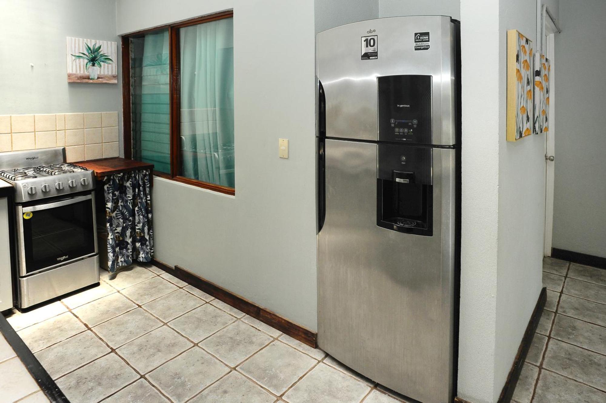 Private Fully Furnished Home At Wide Mouth Frog Hostel Quepos Bagian luar foto