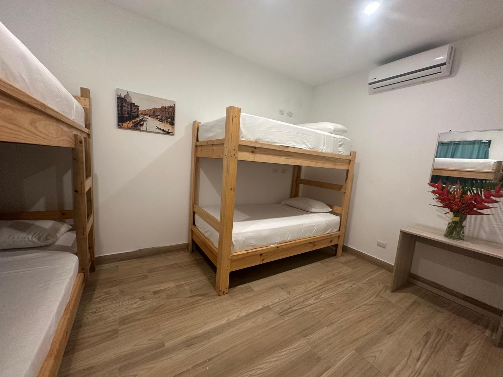 Private Fully Furnished Home At Wide Mouth Frog Hostel Quepos Bagian luar foto